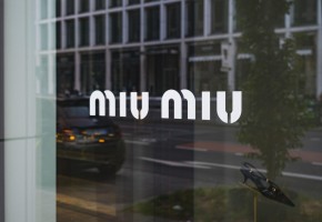 Photo of Miu Miu столкнулся с критикой качества одежды после роликов «самого стильного парня TikTok»