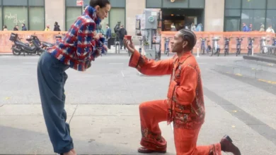 Photo of Отец детей Рианны делает предложение Маргарет Куолли на съемках модного кампейна