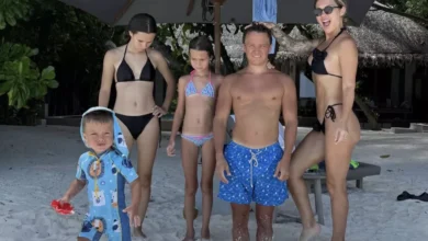 Photo of Илья Соболев позирует с голым торсом на отдыхе с семьей