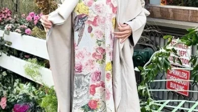 Photo of Образ дня: Памела Андерсон в цветочном платье тургеневской барышни