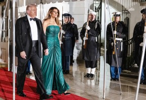 Photo of Мелания Трамп появилась на приеме в Белом доме в изумрудном платье ливанского дизайнера