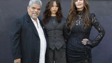 Photo of 56-летняя Кэтрин Зета-Джонс появилась на публике в маленьком черном платье