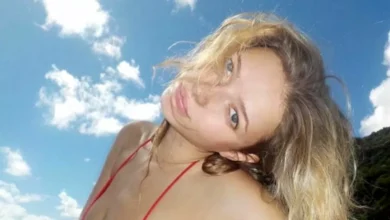 Photo of Дочь Гвинет Пэлтроу повторила образ матери в бикини