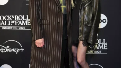 Photo of Джим Керри и Тейлор Момсен воссоединились спустя 25 лет после съемок «Гринча – похитителя Рождества»