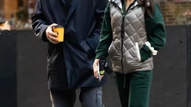 Photo of Папарацци: Алек и Хилария Болдуины выбрались из дома за кофе