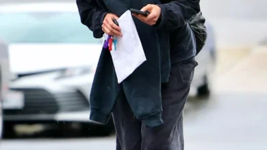 Photo of Папарацци: дочь Анджелины Джоли и Брэда Питта возвращается с танцев