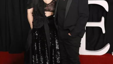 Photo of Редкий выход: Боно появился на кинопремьере с 34-летней дочерью