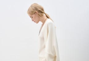 Photo of «Облачный танцор»: 7 самых модных вещей в цвете года 2026 по версии Pantone