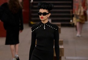 Photo of Chanel провел показ на заброшенной станции метро Нью-Йорка