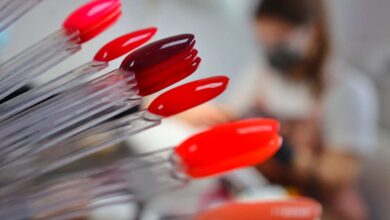 Photo of Позолотить ручку: 5 оттенков маникюра зимы, которые притянут богатство