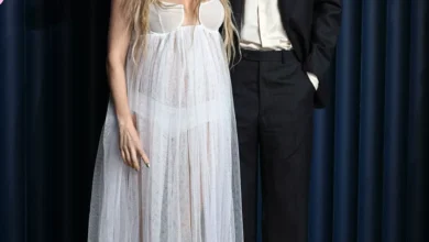 Photo of Сиенна Миллер объявила о беременности на ковровой дорожке